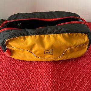 Men’s REI shaving kit